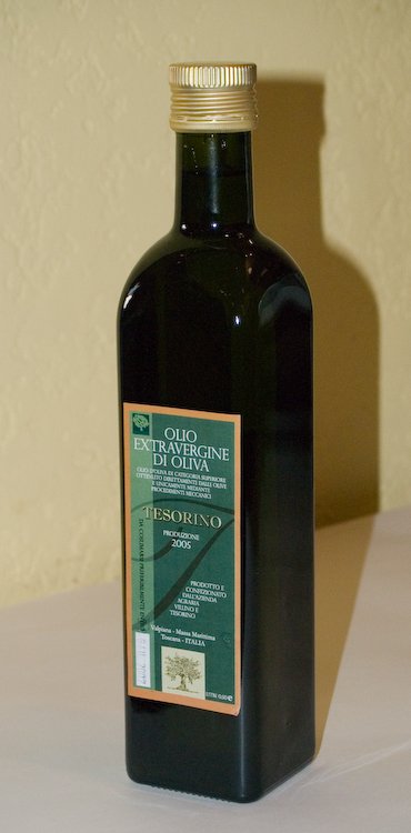 Dark green bottle of Tesorino Tuscan extra virgin olive oil